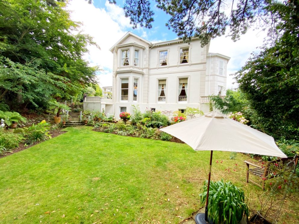 Lush tropical gardens surrounding the Muntham Luxury Holiday Apartments in Torquay