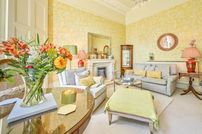 The Muntham Luxury Holiday Apartments in Torquay - Apartment 2 - Light and bright  Living Room