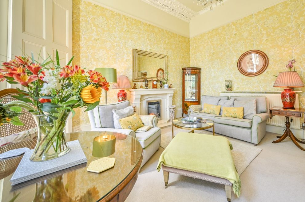 The Muntham Luxury Holiday Apartments in Torquay - Apartment 2 - Light and bright  Living Room