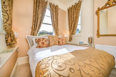 Muntham Luxury self catering holiday rental in Torquay - Apartment 4 - bedroom