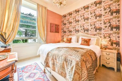 The Muntham Luxury Holiday Apartments - Apartment 6, Bedroom