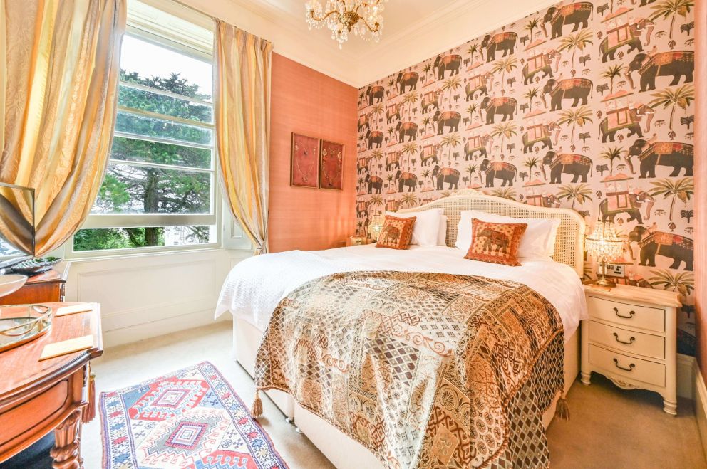 The Muntham Luxury Holiday Apartments - Apartment 6, Bedroom