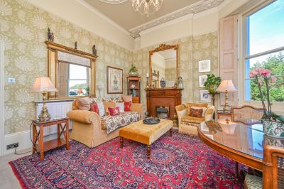 Muntham Holiday Apartments in Torquay - Apartment 3 - Living Room