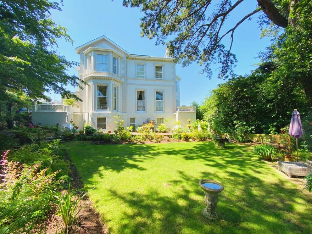 Muntham Apartment 3 - Bedroom overlooks The Rose Garden at the side of the property.