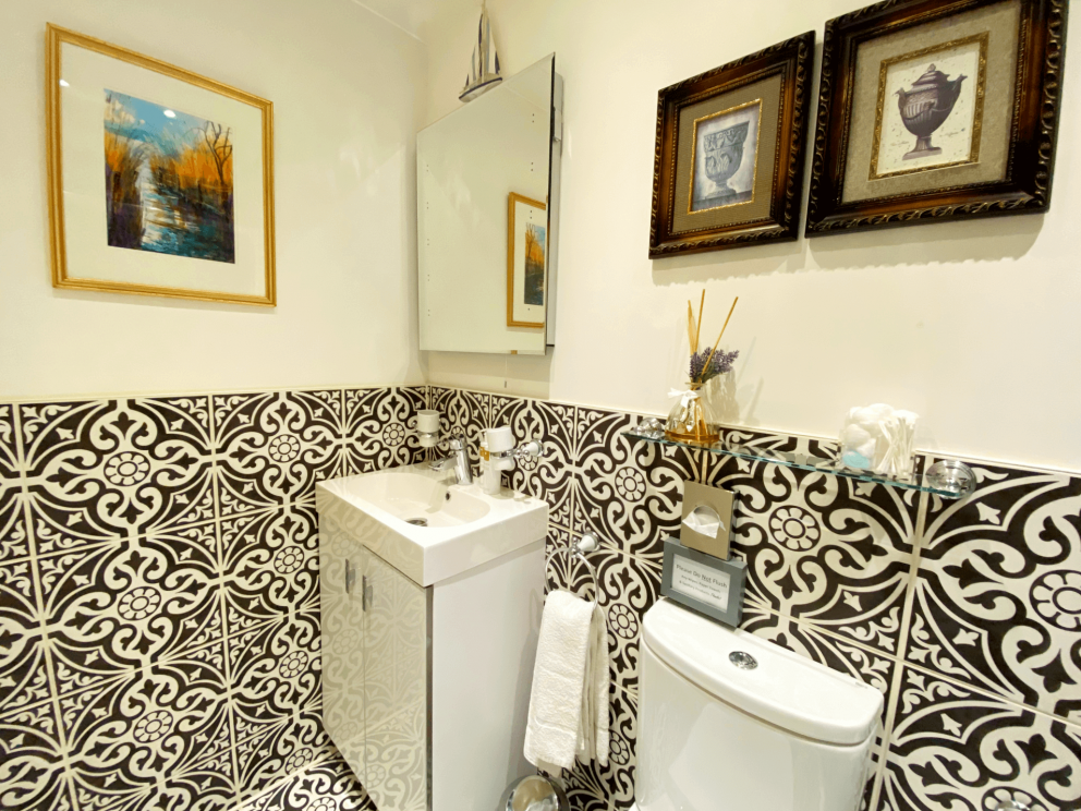 Muntham Apartment 5 - Bathroom