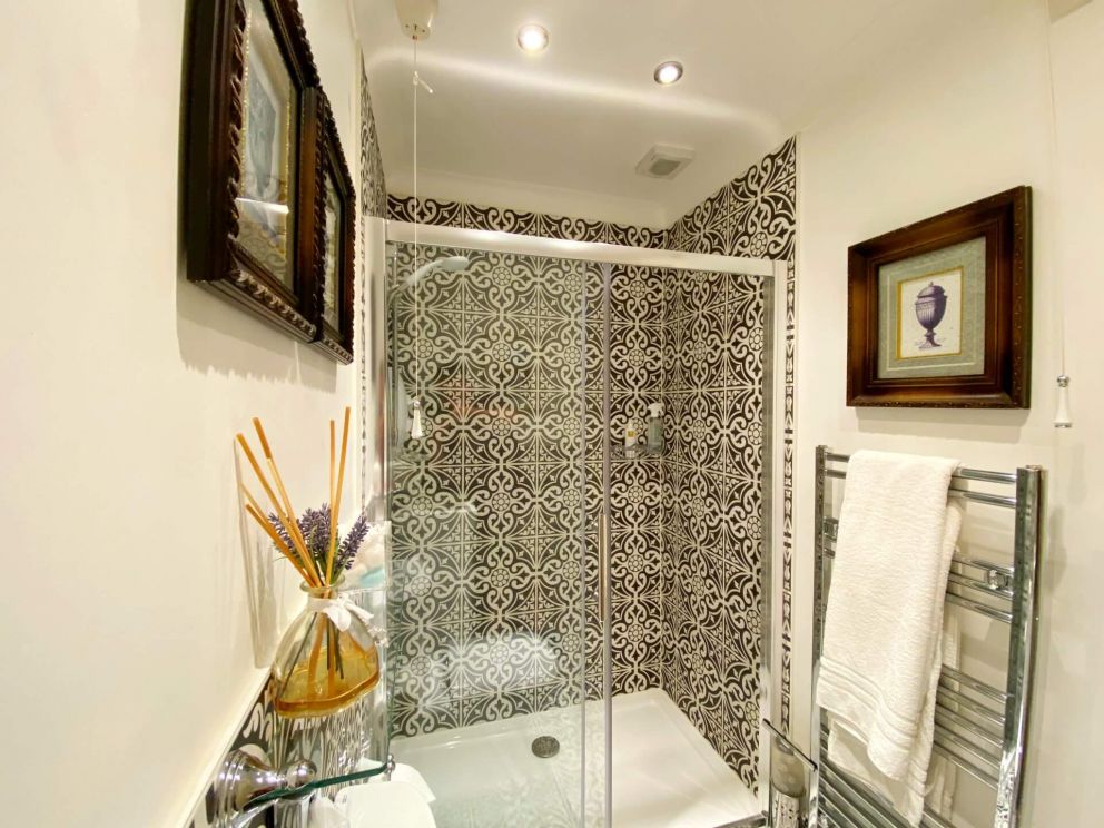 Muntham Apartment 5 - Bathroom