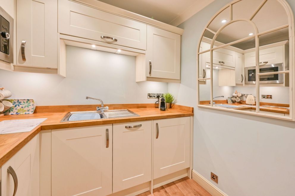 Muntham Luxury self catering apartments. Apartment 7. Well equipped kitchen.