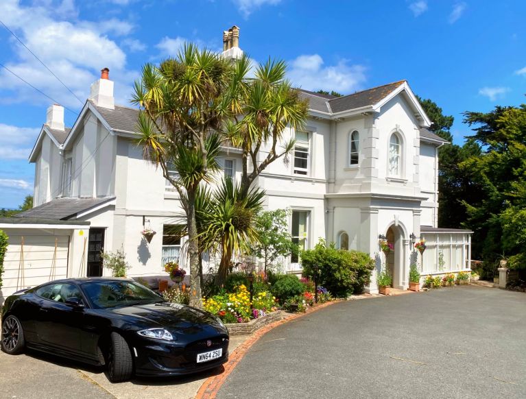 Luxury Holiday Apartments in Torquay including Town House with Hot Tub