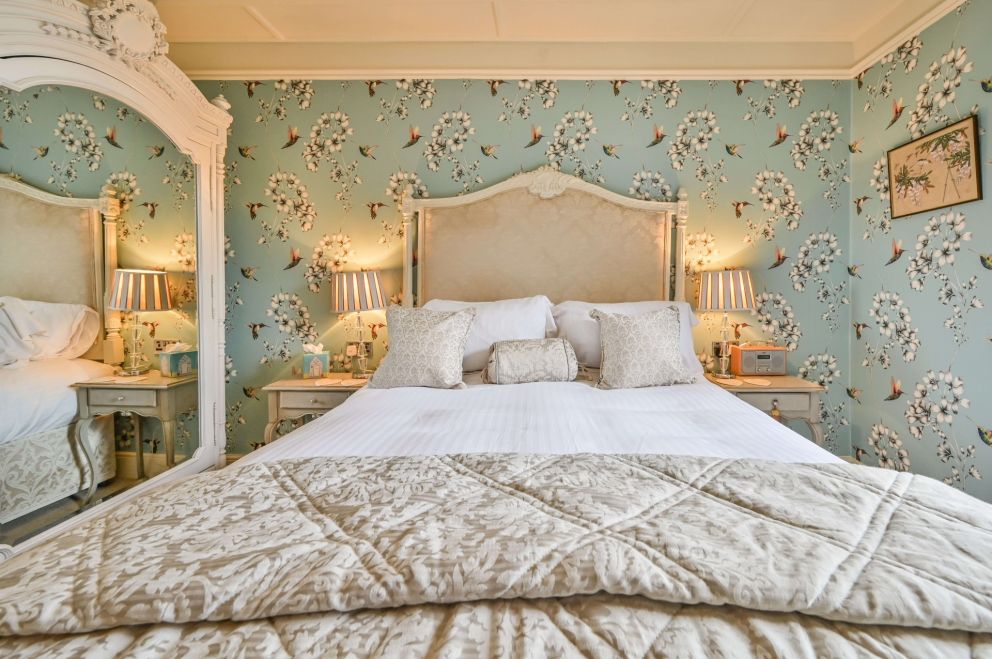 The Muntham Town House in Torquay - Main bedroom has  a luxury king sized bed.