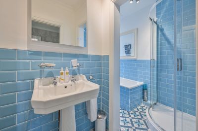 Family bathroom at The Muntham Town House in Torquay on The English Riviera.
