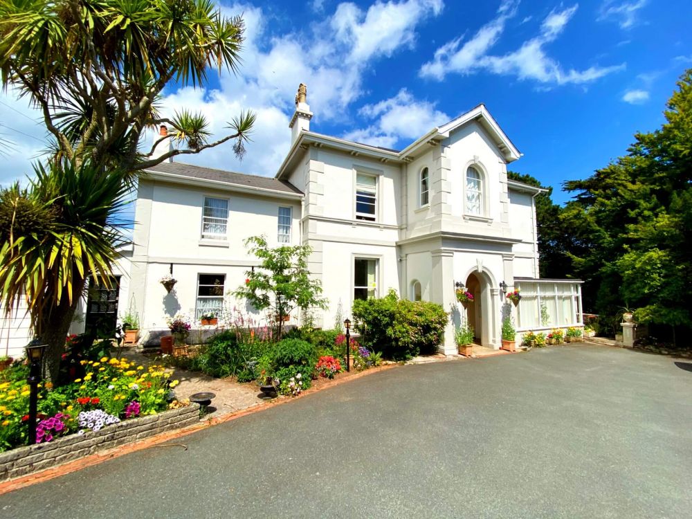 The Muntham Apartments and Town House