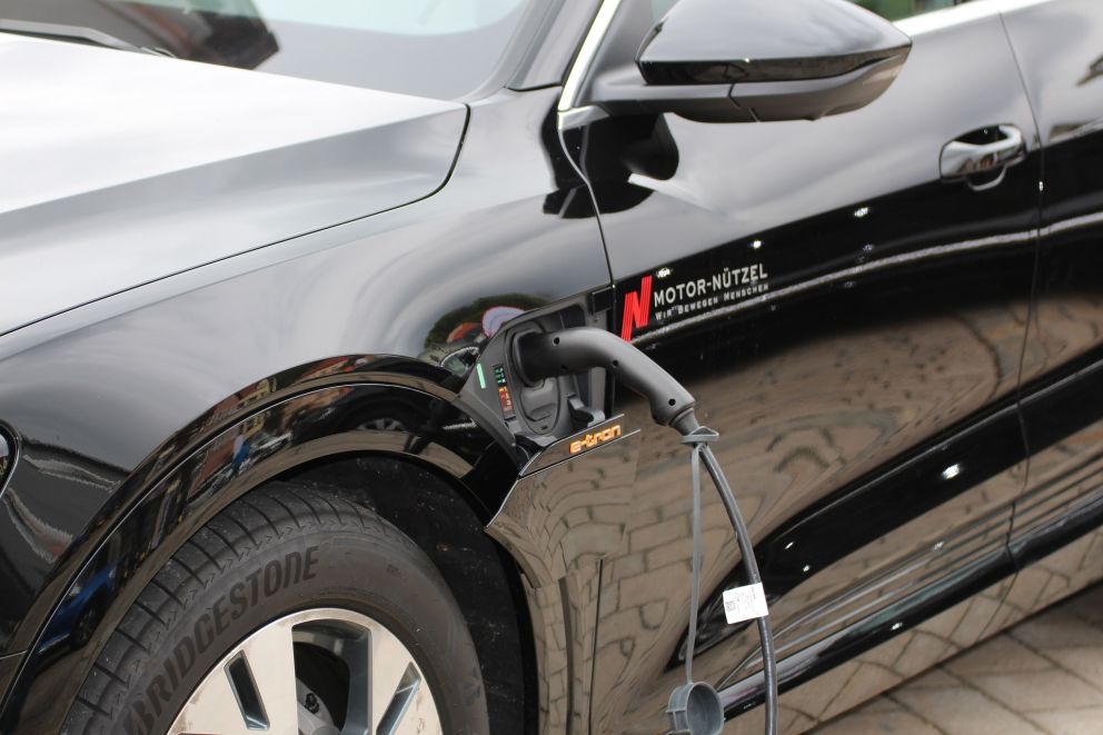 Holiday Accommodation with Electric vehicle charging in Torquay